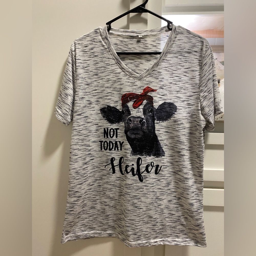 ‼️SOLD‼️Cute v-neck t-shirt cow print